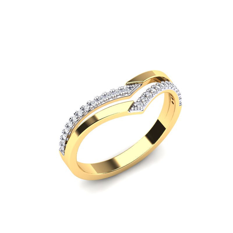 Zlatni prsten sa dva reda cirkona napravljen od žutog zlata, predstavljen na beloj pozadini