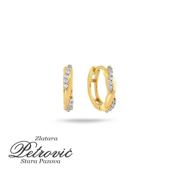 Zlatne minđuše alke sa uvrnutim oblikom i nizom cirkona duž prednje strane, na beloj pozadini