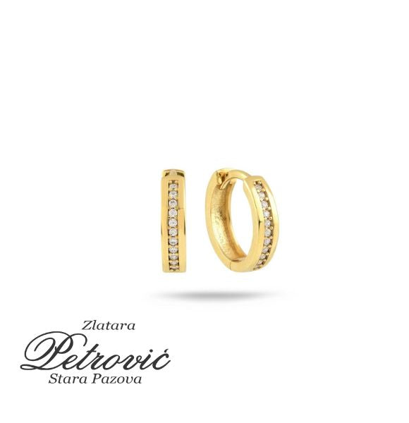 Zlatne minđuše u obliku alki sa linijom cirkona po sredini, na beloj pozadini