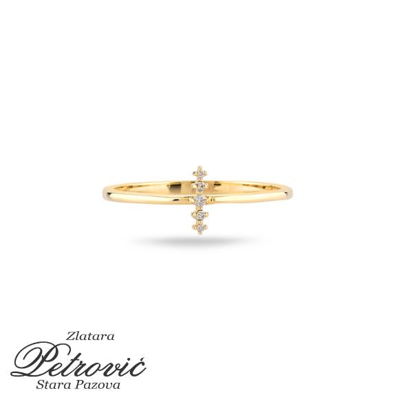 Zlatni prsten sa cirkonima postavljenim u liniji