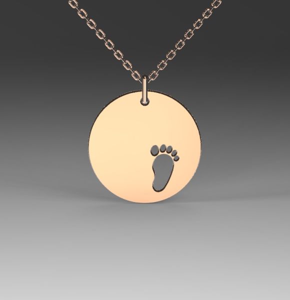 Zlatni lančić sa priveskom okrugla pločica sa bebinim stopalom napravljen od roze zlata
