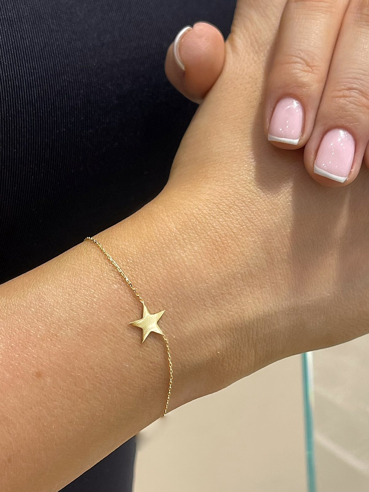Zlatna narukvica sa zvezdicom