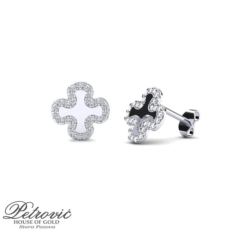 Zlatne minđuše sa luksuznim krst dizajnom napravljene od belog zlata, prikazane na beloj pozadini iz dva ugla