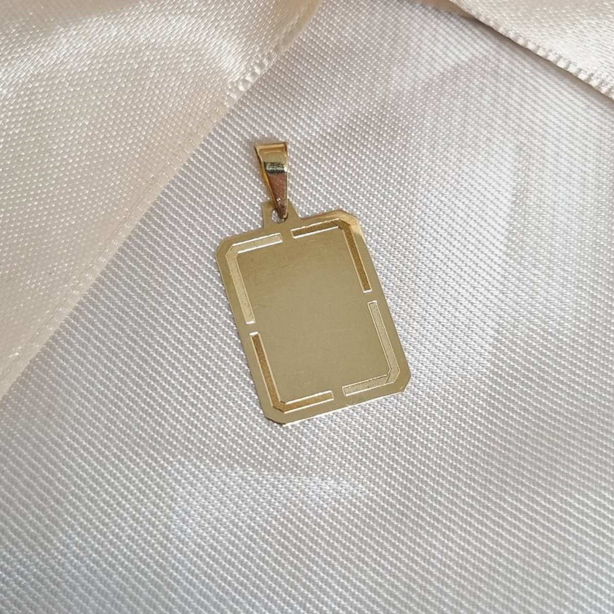 Zlatni privezak pločica sa ramom