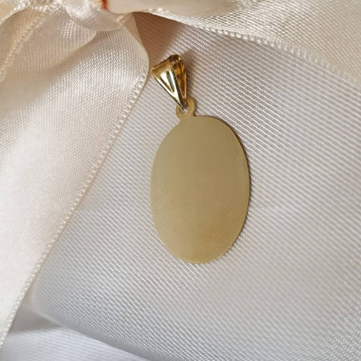 Zlatni privezak ovalna pločica