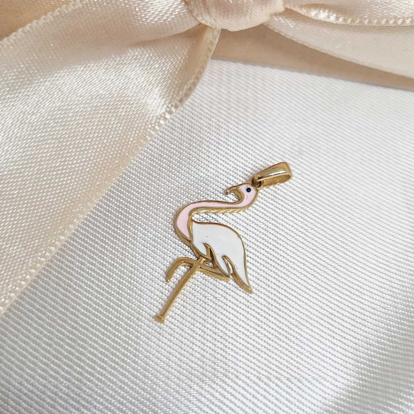 Zlatni privezak flamingo