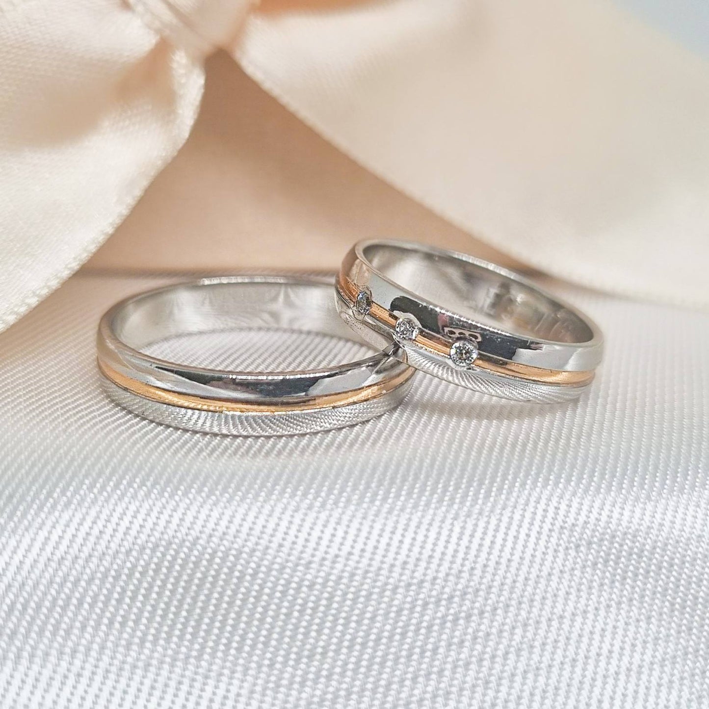 Zlatne burme - žuto i belo zlato sa cirkonima