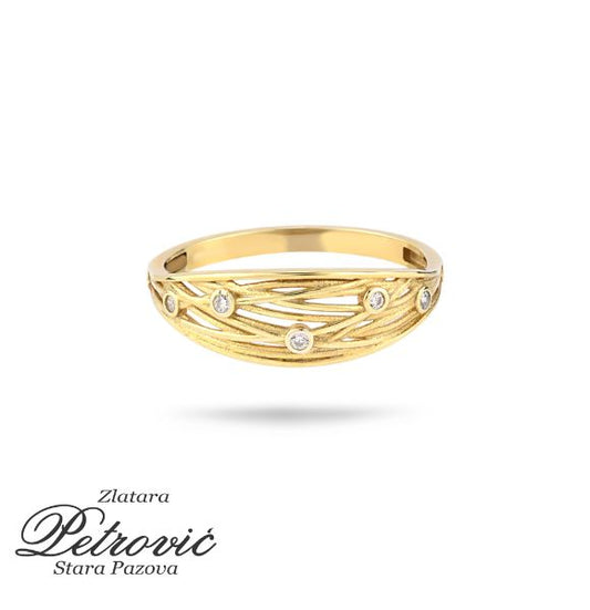 Zlatni prsten sa matiranom površinom, urezanim linijama i rasutim cirkonima